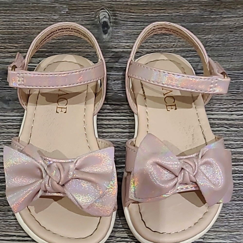 4/$20๐ค 2 Pair Shoes Toddler sz6 Shimmer Bow Sandals bonus free Sandals